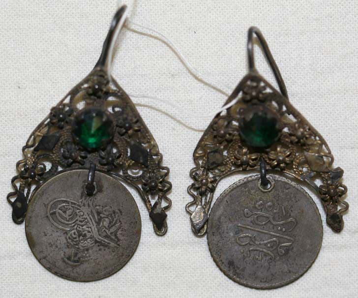 Unresolved brand, Earrings
