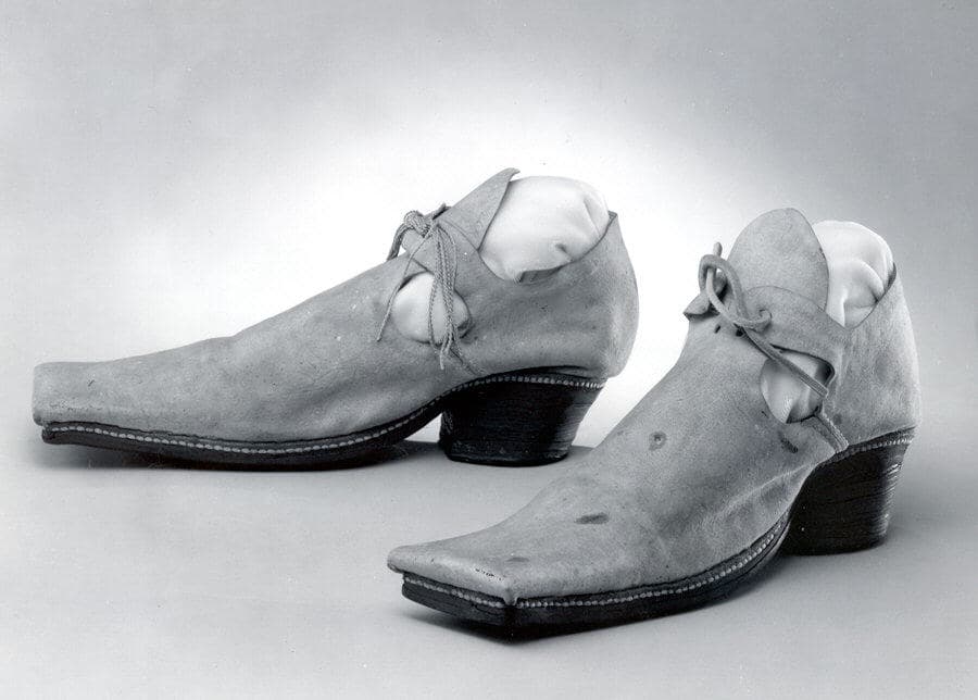 Unresolved brand, Shoes