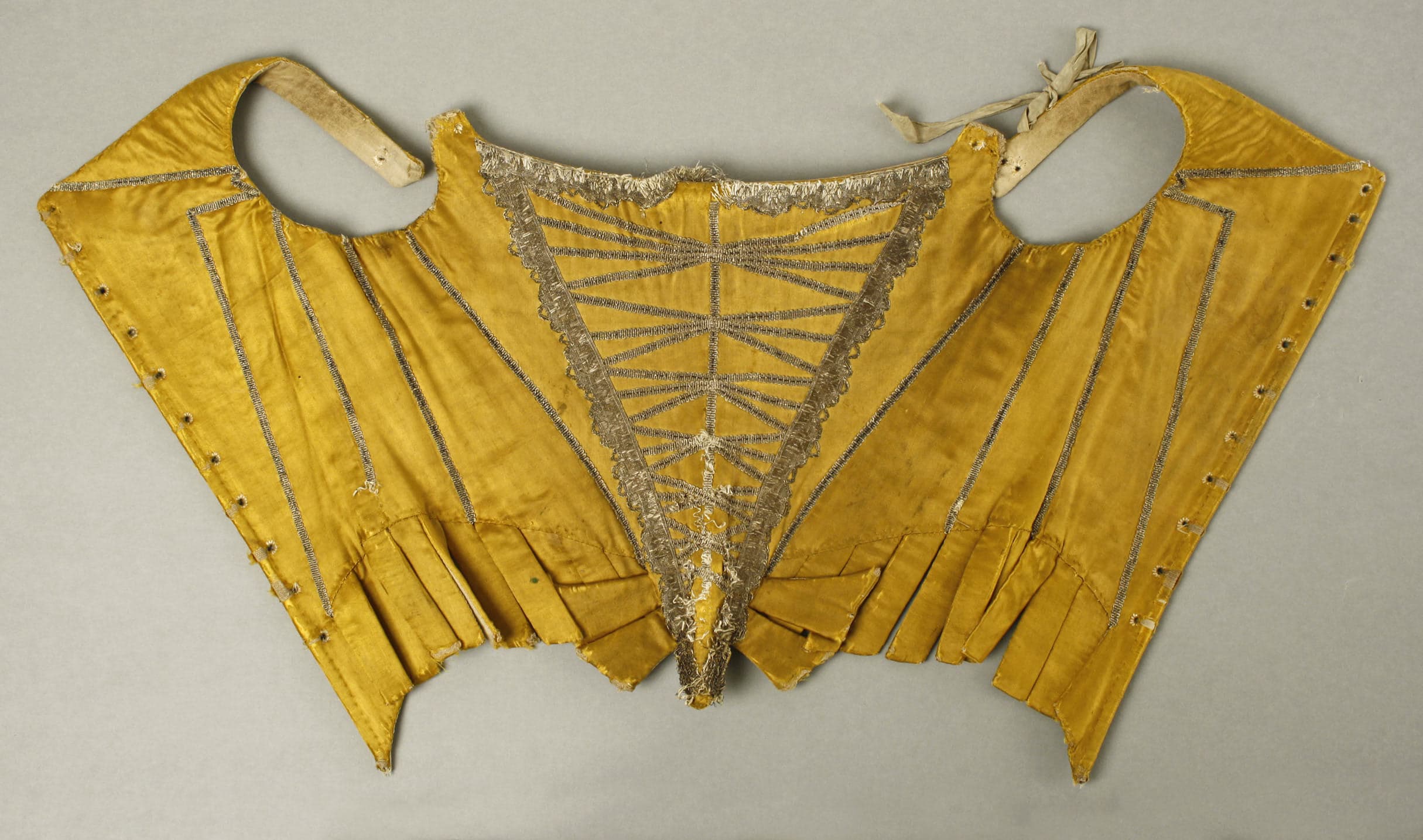 Unresolved brand, Corset