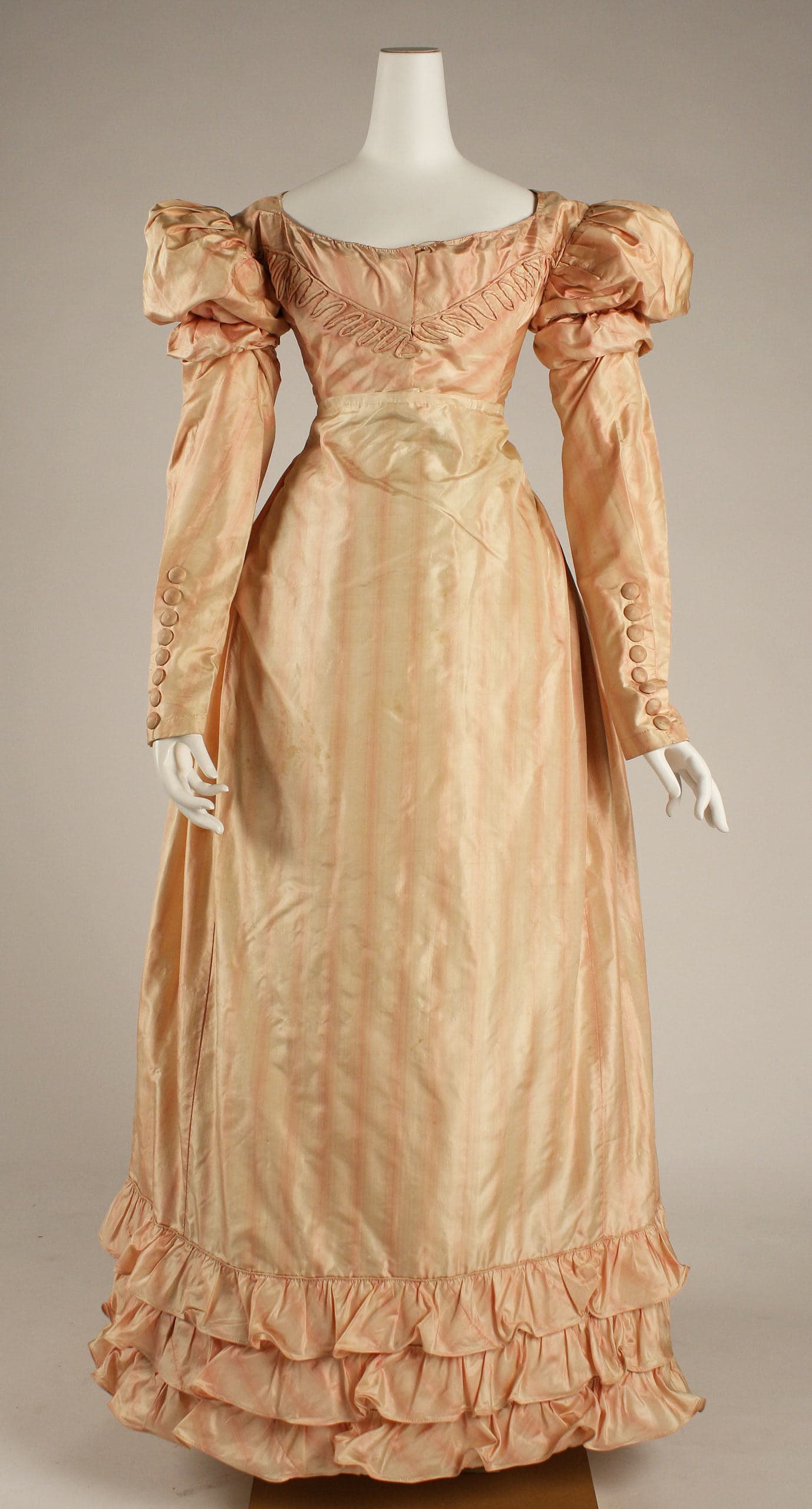 Unresolved brand, Visiting dress