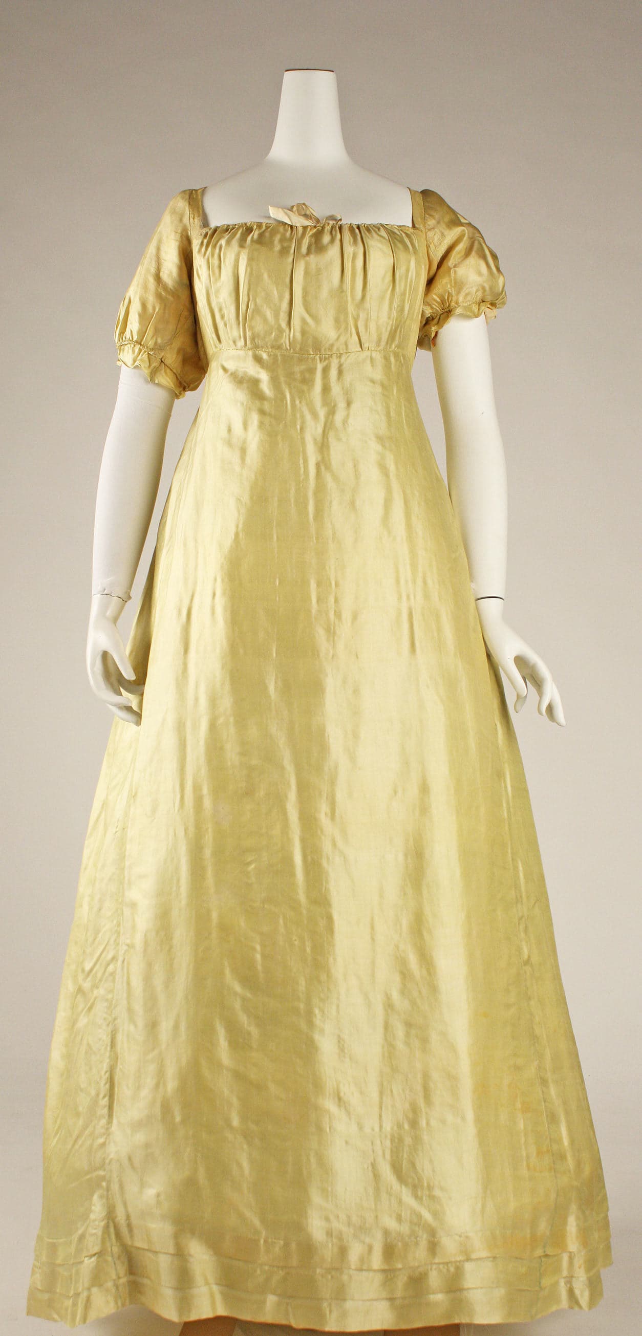 Unresolved brand, Wedding dress