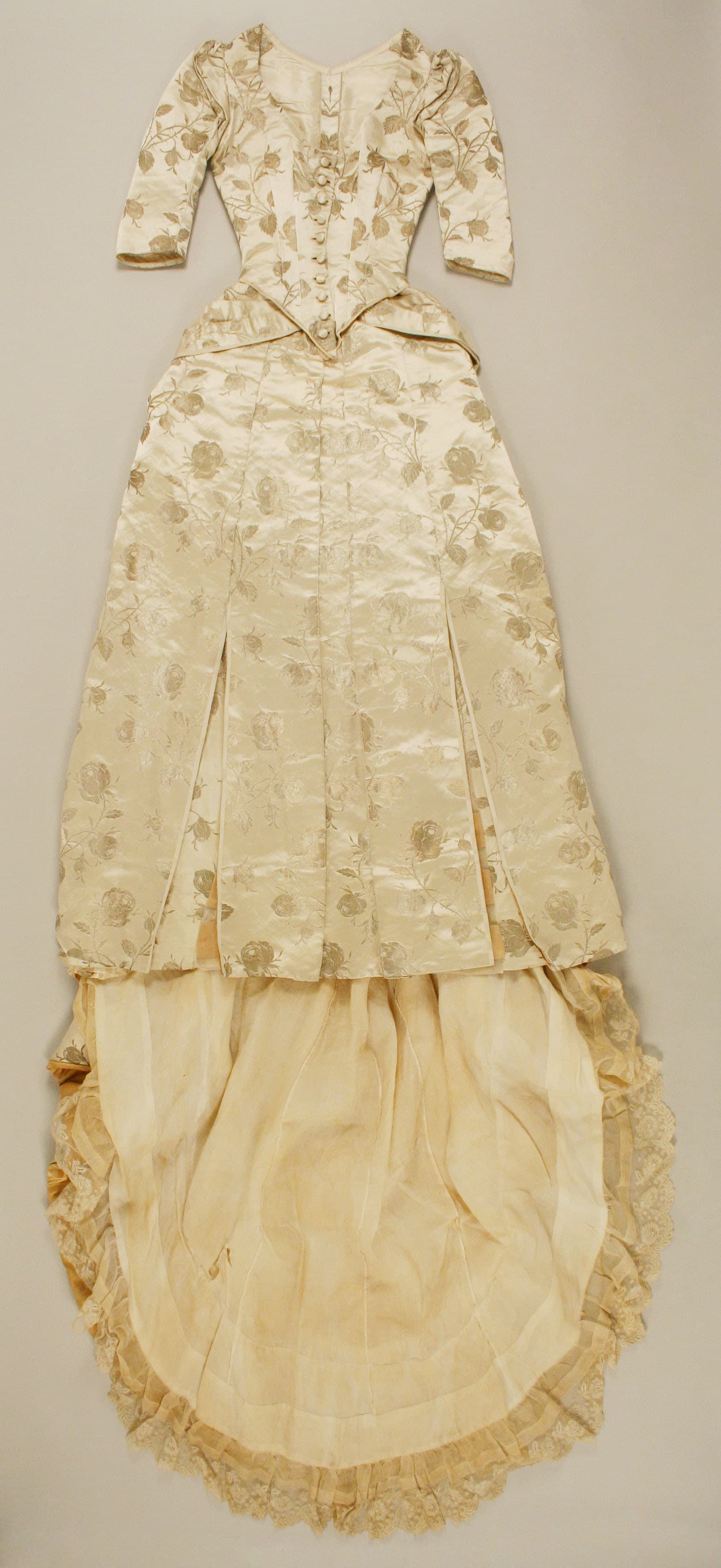 Unresolved brand, Ball gown