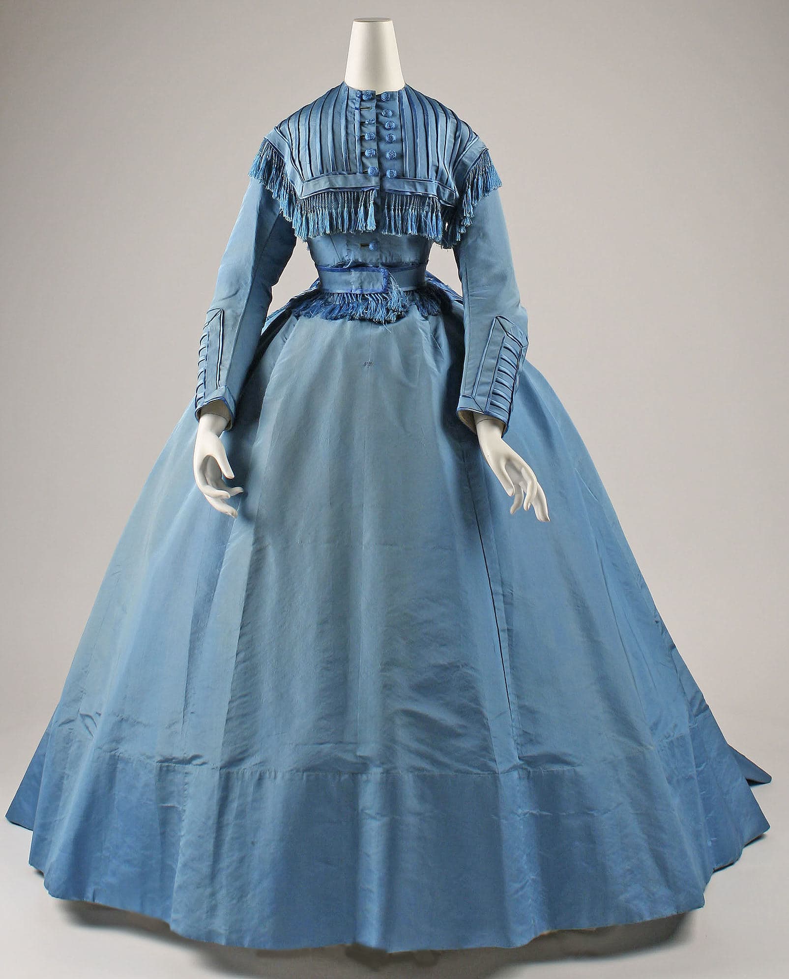 Unresolved brand, Dress