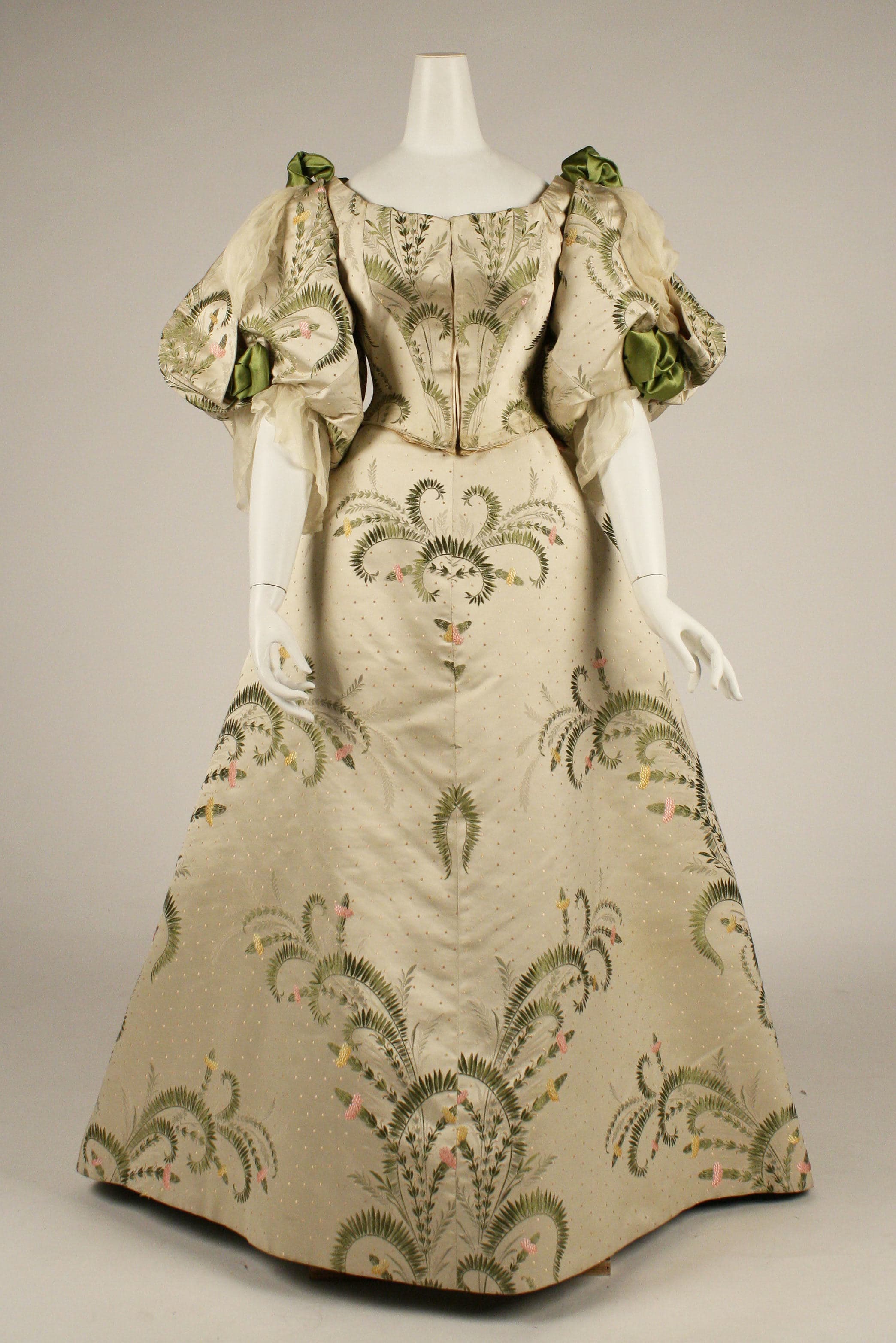 Unresolved brand, Ball gown