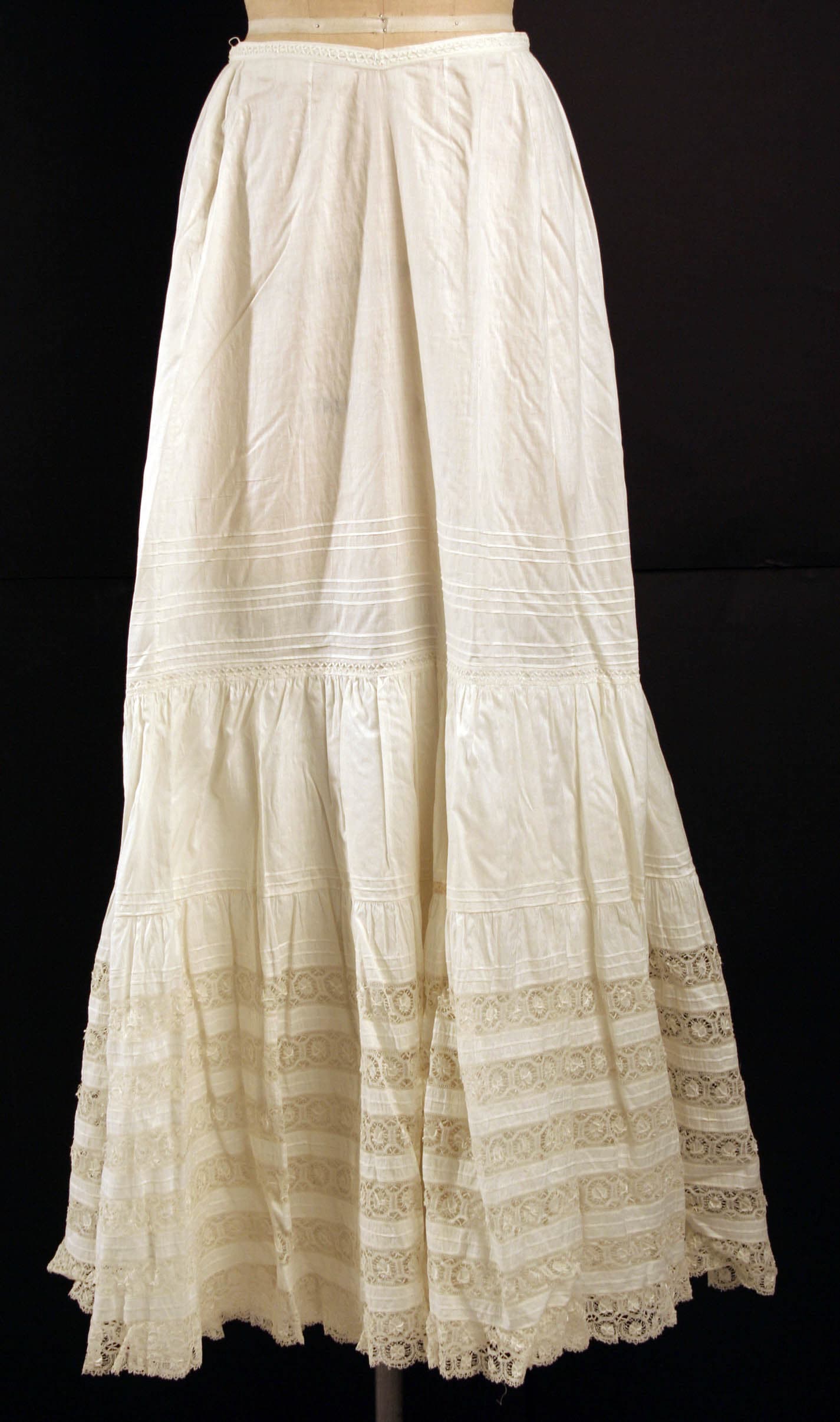 Unresolved brand, Underskirt