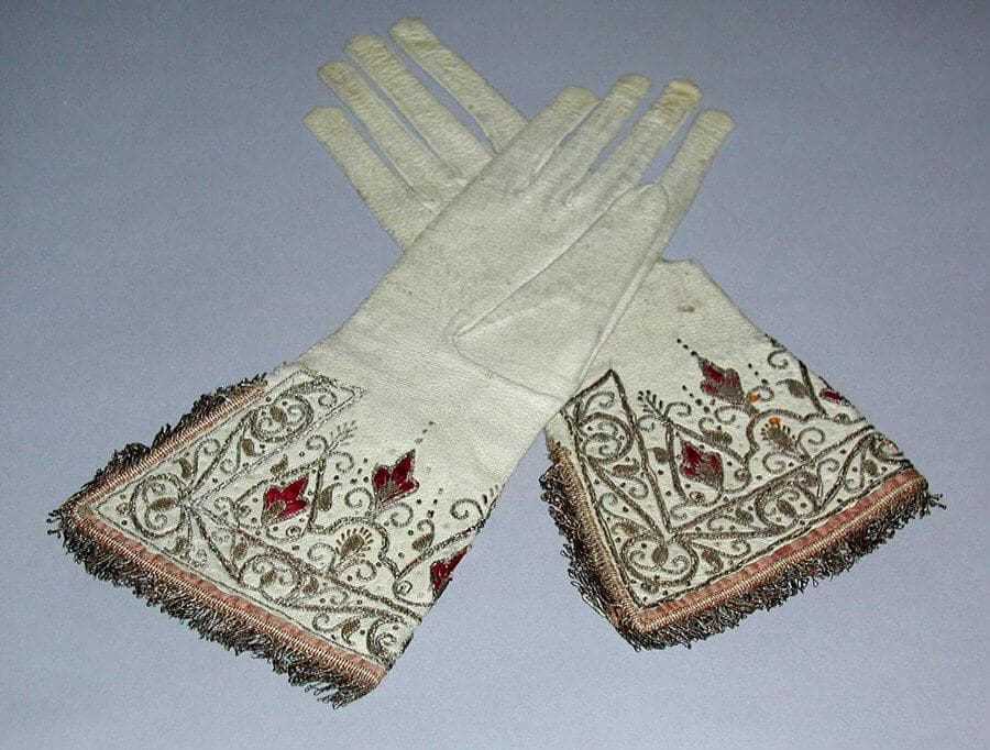 Unresolved brand, Gloves