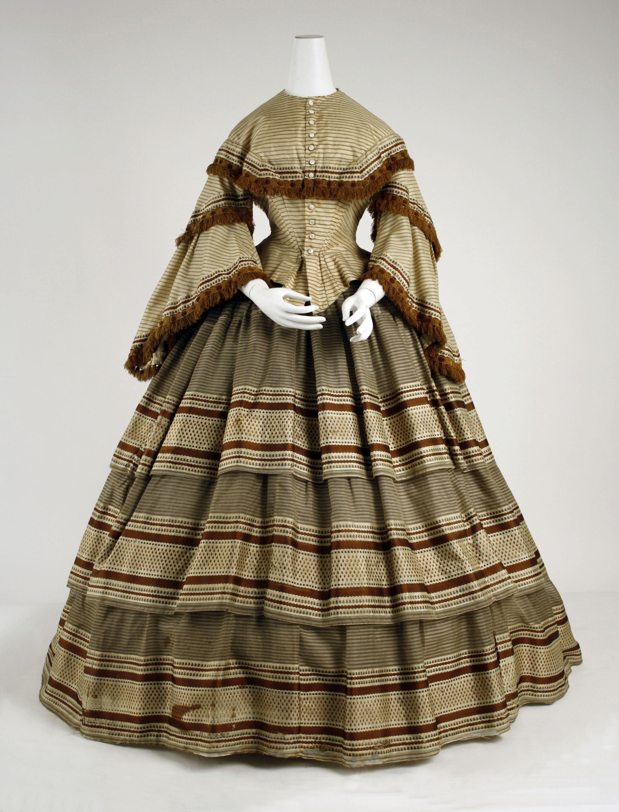 Unresolved brand, Dress