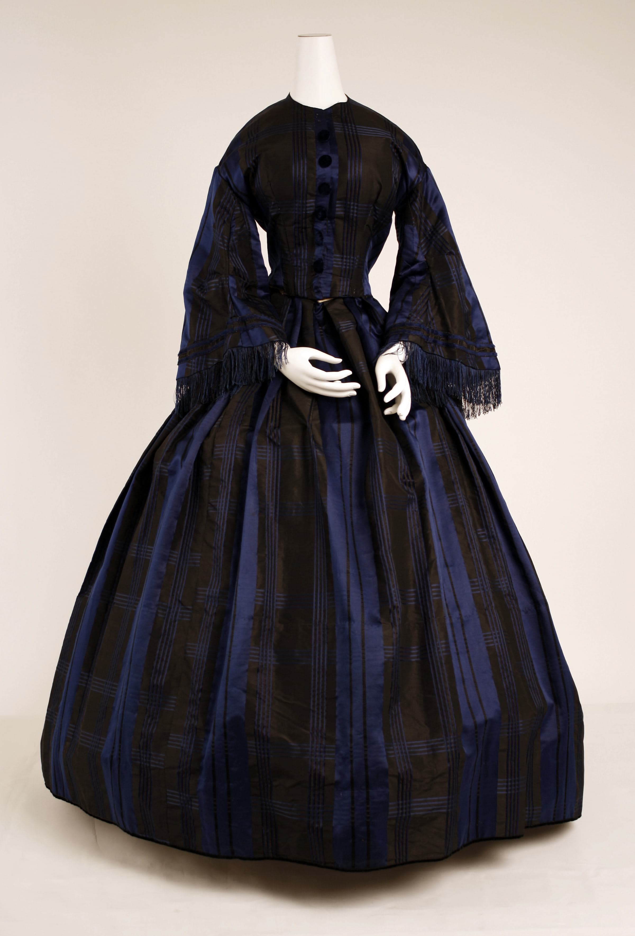 Unresolved brand, Dress