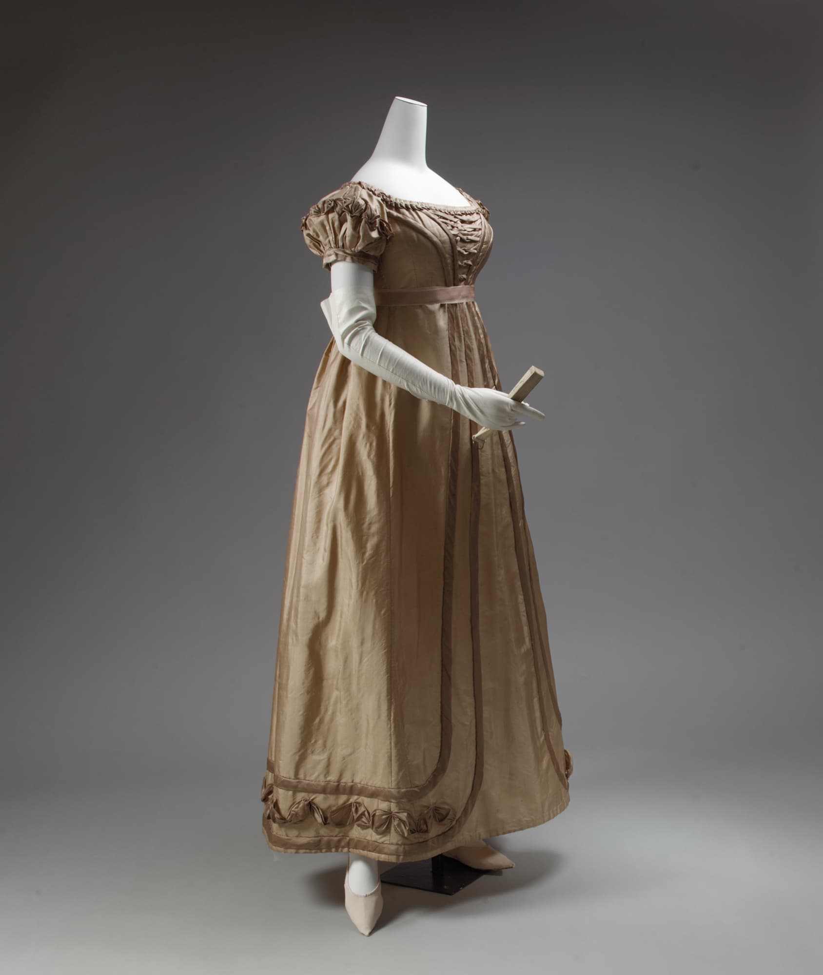 Unresolved brand, Dress