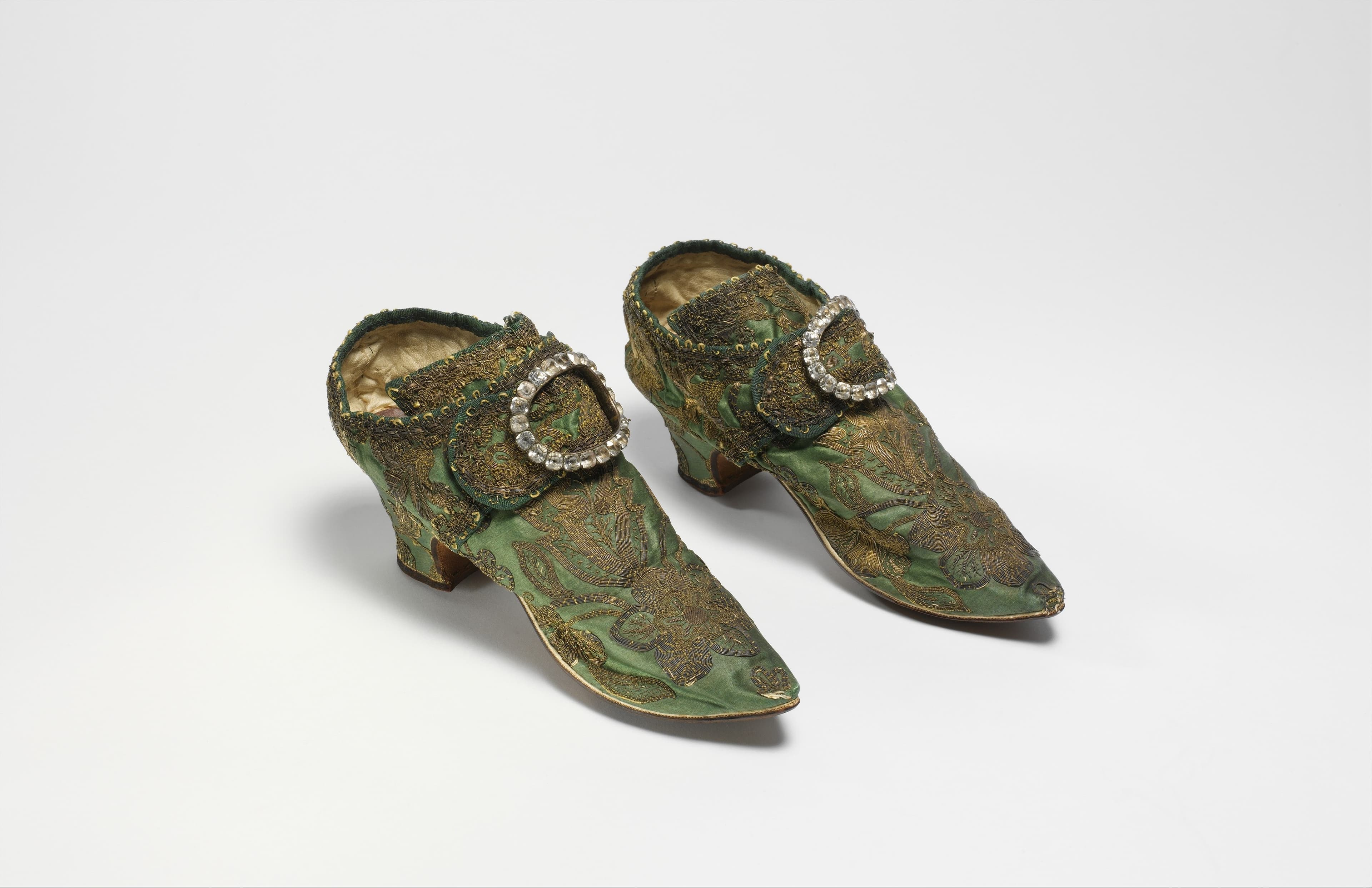 Unresolved brand, Shoes