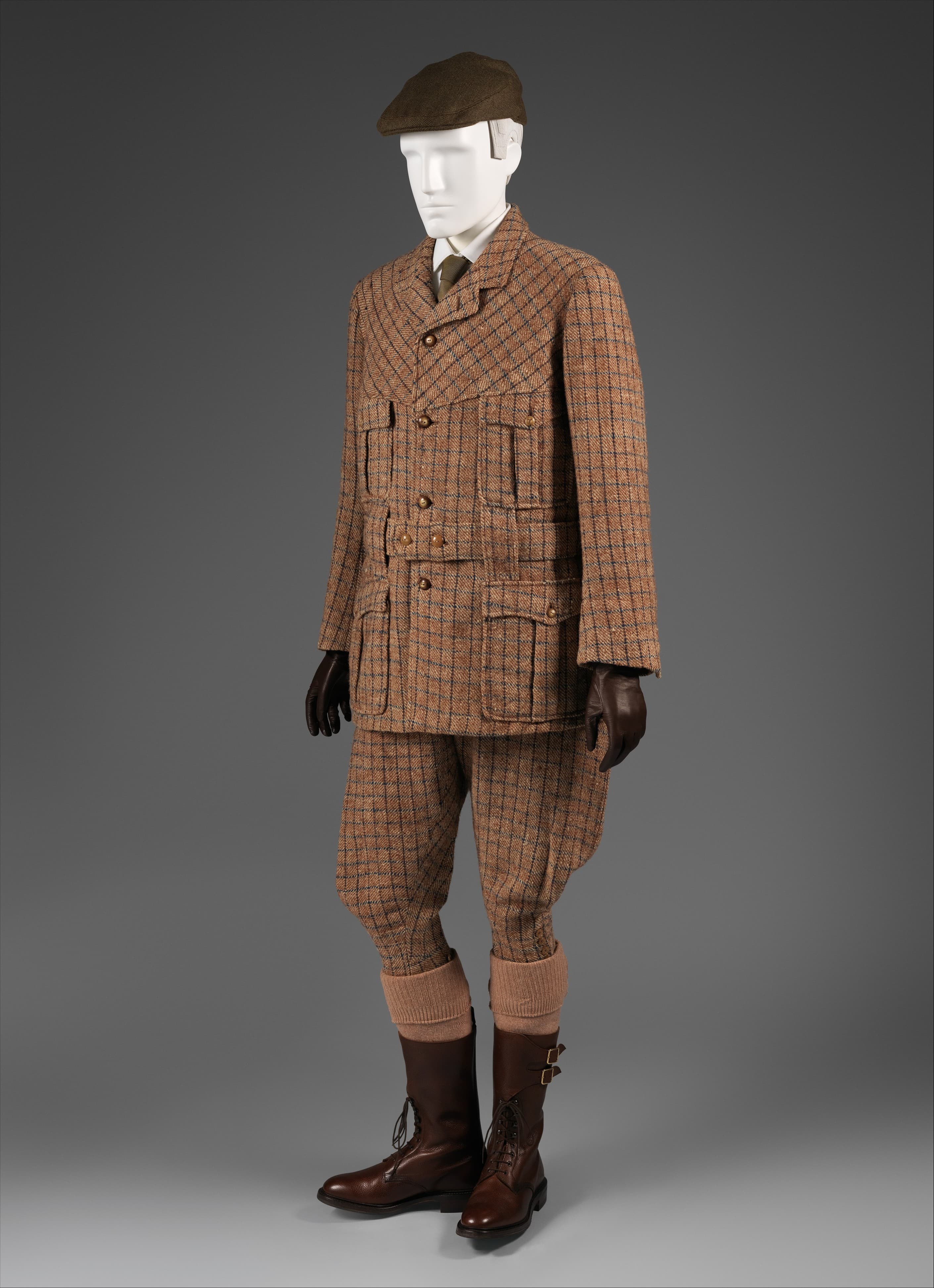 Unresolved brand, Suit